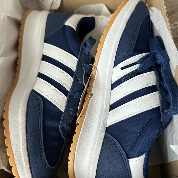 4 (Youth) Adidas Run 70's 2.0 Sneakers NWT - Picture 6 of 7